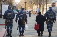 ждем когда чо нить дофотошпят, или просто завижжат, что злые дядьки старичка повязали...ога.....