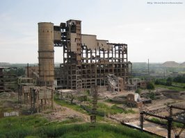 Так что реальное производство с распростертыми руками ждет как бизнесменов со своими инвестициями и работой, так и людей на зарплату.

===



Тысячи заводов и фабрик после прошедшей по стране катком ельцинско/путинской 
"индустриализации" последней четверти века ЖДУТ НЕ ДОЖДУТСЯ рабочие руки!