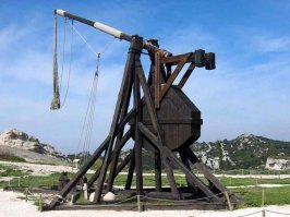 Я смотрю у него кукуха всё сильней и сильней протекает. И не понял, а зачем им три требушета. Они собрались города штурмовать?