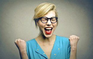 Та девчонка тебя сейчас услышала бы....