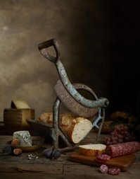 Судя по мощи и монументальности аппарата, хлебушек в старину был той ещё мягкости и нежности))