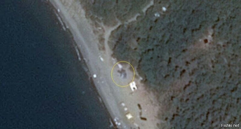 Спутниковый снимок, показывающий как было замечательно отдыхать на Малом Утрише, побережье Черного моря.