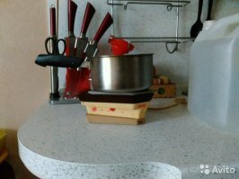 Утюг кстати двойного назначения, он еще и плитка.