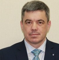 если почитать первоисточники, что директору комбината школьного питания дали - то она и начала раздавать (решила хоть что-то раздать).
а когда начался скандал - не неё перевели стрелки, чтобы оградить свои начальственные жопы. как обычно, любой начальник сначала трясётся за своё место, и только потом думает о остальном.
вот пруф  , обратите внимание на коменты местных жителей.
и фото смелого и справедливого руководителя: