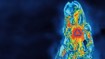 Испанка соорудила антивирусную маску в виде пришельца - дистанцирование обеспечено