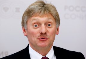 Гнать Пескова коленом под зад с должности!
В рабочее время шляется по тусовкам шоу-бизнеса, разносит короновирус по Кремлю...
Мало достойных людей на его место?

Надоел!