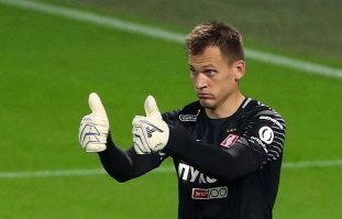 Фотошоперы заменили оружие в руках киногероев на большие пальцы