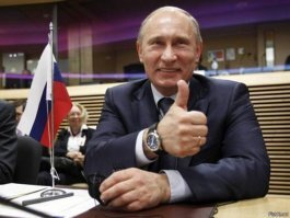 Фотошоперы заменили оружие в руках киногероев на большие пальцы
