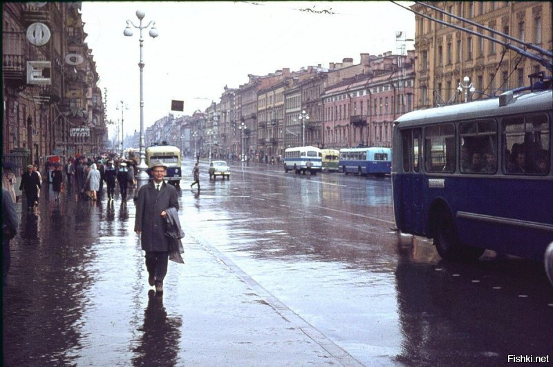 Улица в Ленинграде, 1963 - таки Невский.)
И кстати всё уже было.