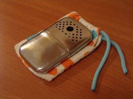 "Грелка для рук. Угольную палочку поджигали, после чего закрывали шкатулку. Доступ к воздуху оставался, устройство сохраняло тепло пару часов" © Fishki.net

Есть довольно удобный современный аналог - Каталитическая грелка.