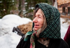 Многодетная уральская семья спряталась от коронавируса в лесу