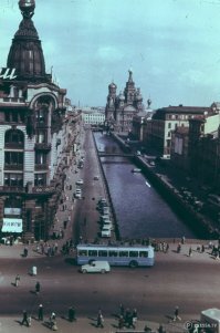 Это не Церковь Воскресения Иисуса Христа и не Ст. Церковь Спасителя. Это Собор Воскресения Христова на Крови , или храм Спаса на Крови