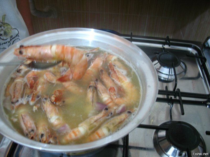 Если всё устаканится в ЯНО попробую северные креветки 
а пока самые вкусные морепродукты ела в Александрии в Египте и на Крите 
( первые 2фото в Александрии - варим дома свежайщие ,купленные на утреннем базаре ,второе фото в ресторане 
третье фото - Крит )