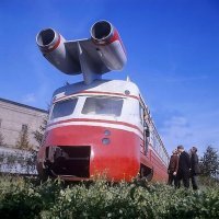 А вообще идея старая, наши вон еще в 70-м два движка на Ж/Д вагон прифигачили!