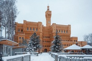 Глянул , подумал кладбище с оградками