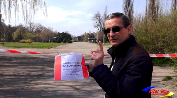 Фотография типичного дебилоида. Перед ним табличка - "Вход запрещен". Нормальный человек остановится. Дебилоид обрадуется, и попрется туда куда ходить не надо, да еще и растрезвонит об этом на весь мир.