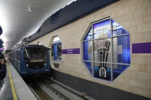 А вот тут контактный рельс у левой стены, выход на правую сторону.  Надо было раньше сказать, что теперь делать?