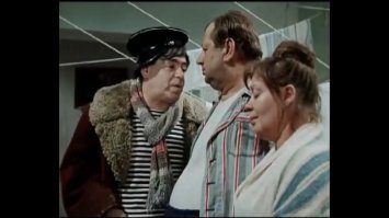 «Ванна хорошая, глЫбокая! А мы в ей на зиму огурцы засолим! Во!, закусь для брательника...»