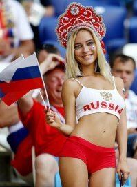 Наташке тоже заплатить надо... Ведь болельщица.
