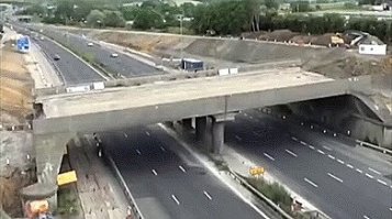 Фигня какая-то, а перекрыть две полосы? А поставить десять вагончиков? А размесить всё вокруг?