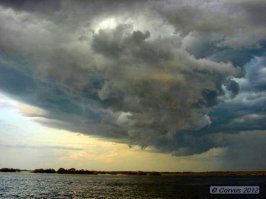 Это где ж такой Ильмень? Аж с вулканом... Самое известное и крупное озеро Ильмень возле Великого Новгорода к этим фото не имеет никакого отношения.
Вот новгородский Ильмень: