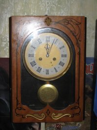 Хорошие часы, у меня чуть более новая модель. Надо только молоточки снова регулировать, внезапно перестали доставать до струн.