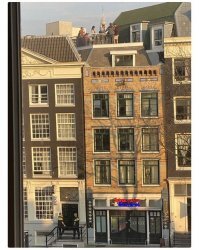 И кто же им откроет то? Все ж на крыше))) 
"В дверь звонили? Неее, не слышали"