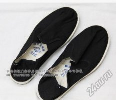 Потом к середине 90х пинетки китайские рынки наводнили. У нас весь город в таких ходил.