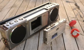 Да не только для них. Были любители слушать на маленьких магнитолах.) Качество звука ещё то было.