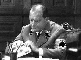 нам запрещено такие фото в сети ставить.
с дубовыми листьями тоже.
подретушировать надо. иначе - штраф.