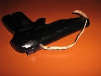 А чего не заряженый? Вот оружие настоящего пацана.