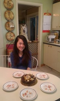 Я бы на месте песеля к такой кухне вообще не подходил... Мало ли.