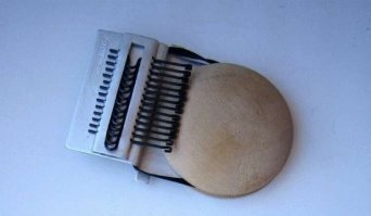 Кто-нибудь объясните, плиз, как такой штукой штопать?