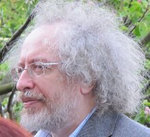 Кто не в курсе,-то " издание Baza "-это филиал " Эха Мацы" и там сидит вот этот крендель......------------