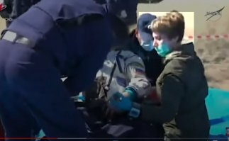 Согласен. Наверное у нее в ноздрях угольный фильтр стоит.