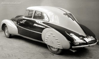 Ходят слухи, что форма кузова Tatra T87 вдохновила Фердинанда Порше, протеже Адольфа Гитлера в деле создания народного автомобиля, при разработке Volkswagen Beetle.(ц)

очередной бред для хомячков с Яндекс Дзена. 

Для действительно интересующихся - был такой замечательный человек - Пауль Ярай, ярчайшая личность, оставшаяся незаслуженно в тени.(Вообще, он достоин отдельного поста, но ладно)

так вот, он еще в 1921г. подал патентную заявку на "обтекаемый автомобиль" (ну а что - он построил аэродинамическую трубу для испытания дирижаблей, когда трудился на Цеппелине!!!!), а через год в Арнштадте (Тюрингия) был построен первый в истории автомобиль с аэродинамическим кузовом. И, кстати, кузов Татра 57 (предшественник 77 и 87) - это именно его эскиз. Так что, то, что Ферди П. "вдохновлялся" татрой - это бред - ему и в Германии было, чьими идеями питаться, если уж на то пошло.
А вот стримлайнеры с кузовами Ярая - слева направо: татра 77, НСУ-ФИАТ Балилла Аэродинамика, Майбах, Хорьх. И отдельно - Мерседес 1934г., Опель 1934г., Майбах 1935.