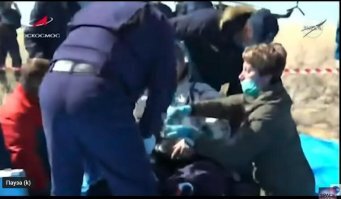 Причем толку от этого 0. Смотрим на женщину справа