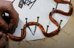 Намотка достаточно плотная ) и никаких сердечников из металла! и да можно конечно использовать неодимовые магниты от жёстких дисков но это не мой путь)