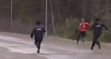 У нас даже одиночных бегунов ухитряются задерживать за нарушение..