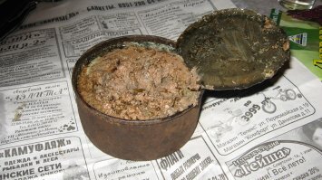 Немецкие рыбные консервы (судя по вкусу - шпротный паштет). Год выпуска - 1941. Год нахождения - 2013.