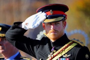 А мне почему то всегда казалась логичной  версия того что отдавать честь произошла из-за того что рыцари откидывали забрало что бы противник смог увидеть его лицо, и убедиться что перед ним именно тот кто назвал себя таковым.