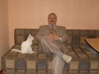 Пипец, сборище уродов!
Умиляет ободранная дверь на фоне фишек из как бы казино


с тремя мульками огрызков в метро...


дешманские башмаки, дешманский диван, дешман комп с угробищным принтаком для лохов (новый принтак стоит дешевле картриджа к нему... а их там два!)



про тиливезер я тут молчу вообще!


ну, а дальше полный треш!
мажик в бабках на фоне детских штанов, мамаши в задроченных халатиках и так далее!