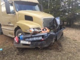 У нас веселее:
В Фурмановском районе на 69 километре автодороги "Кострома - Иваново" произошло столкновение грузового тягача с легковым автомобилем. 
- По предварительной информации, 36-летний мужчина, управляя автомашиной "Тойота Карина", при выезде с прилегающей территории не уступил дорогу движущемуся по главной слева  - грузовому тягачу  марки  "Вольво"  под управлением 49-летнего мужчины. После столкновения оба транспортных средства съехали в левый кювет. В результате ДТП на месте аварии погибли 2 человека: водитель  иномарки и его пассажир - женщина 1961 года рождения, - сообщили в пресс-службе ГИБДД по Ивановской области.