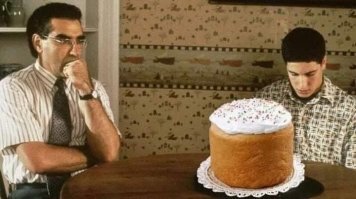 Жительница Краснодара обнаружила использованный презерватив в куличе