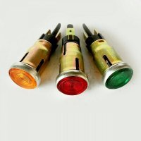 Моими игрушками были железки из реммастерской, лампочки, патроны, плафончики от электрика, спидометры, тахометры.