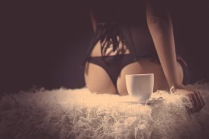 как то пофиг кто с кем... главное чтобы булочки были свежие...