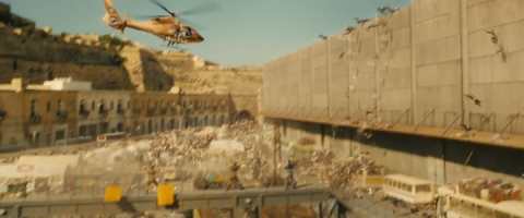 Поразительно по идиотичности и подобию - World War Z. Тоже жиды, тоже пели: