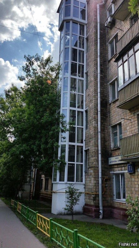 Вы где живёте? В Москве таких домов полно.