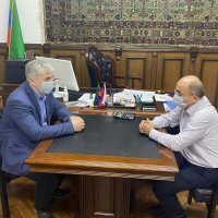 Поменять кабинетами врачей, которые спасают людям жизнь и гнид, которые "не вкурсе"
