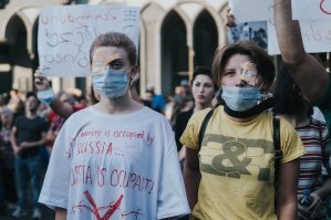 Как у хохлов " нацизма на украине нет"
Историю про выбитый глазик еще не забыли?
я не забуду.